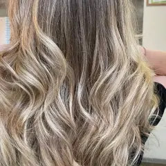 Stufenschnitt lange Haare: Mehr Volumen & Bewegung | Dein Guide