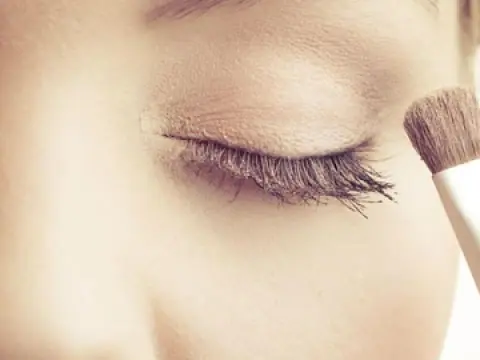 Business Make-up: Gepflegt & professionell im Job auftreten (Tipps)