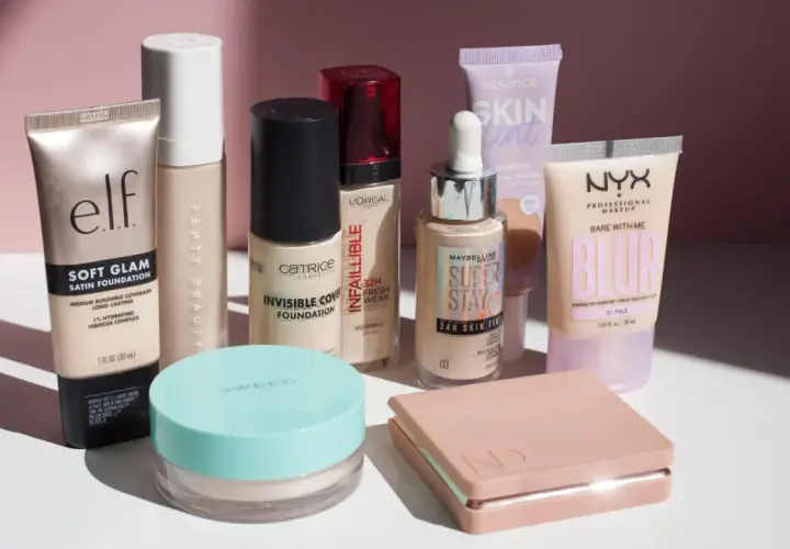 Verschiedene Foundations und Make-up-Produkte von Marken wie Elf, Fenty Beauty, Catrice, L'Oréal, Maybelline, Essence und NYX.