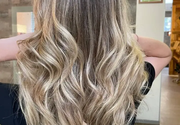 Stufenschnitt lange Haare: Mehr Volumen & Bewegung | Dein Guide