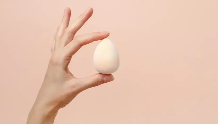 Make-up-Schwamm reinigen: So bleibt er hygienisch & Hautprobleme aus