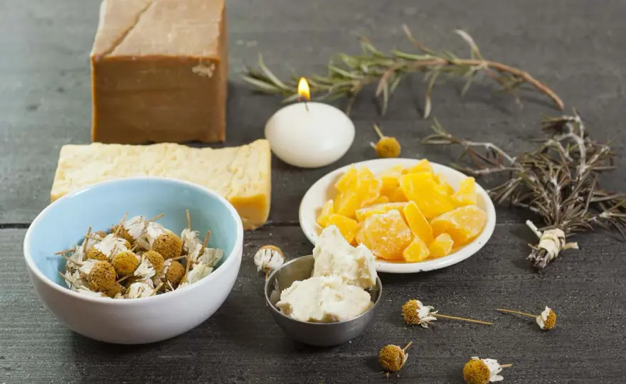 Bienenwachs Kosmetik: Einfache DIY-Rezepte für Hautpflege