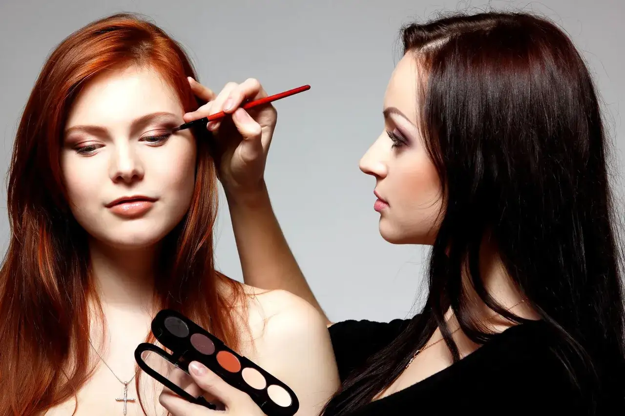 Sparen durch Make-up Coaching