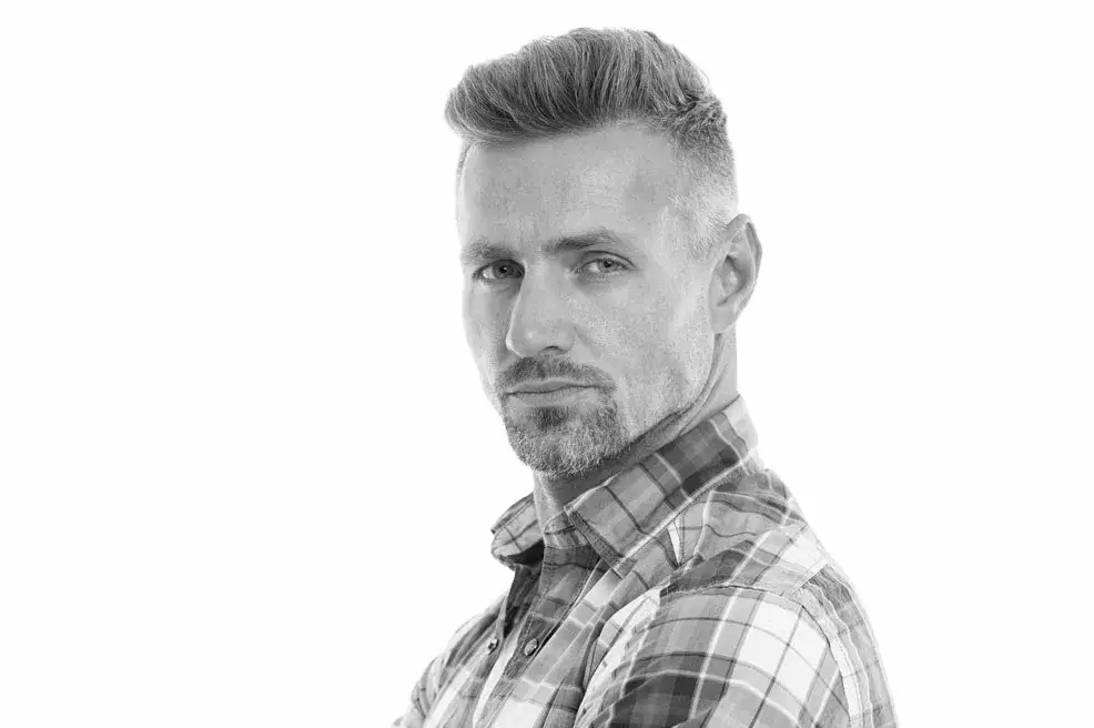 Männerfrisuren verschiedene Grautöne