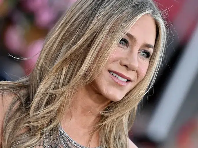 mittellange blonde haarschnitte beispiele